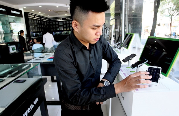Các ngân hàng liên tục giới thiệu những ứng dụng thanh toán di động đến khách hàng. Nguồn: doanhnhansaigon.vn