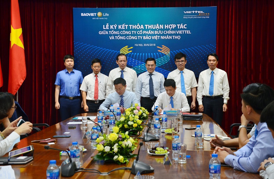 Lễ ký kết thỏa thuận hợp tác giữa Bảo Việt Nhân thọ và Bưu chính Viettel