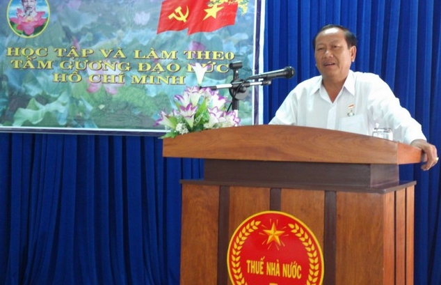 Cán bộ ngành Thuế sinh hoạt học tập và làm theo tấm gương đạo đức Hồ Chí Minh