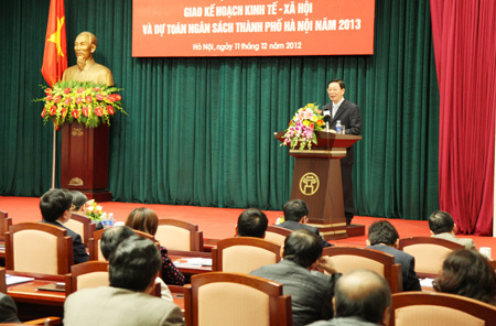 Toàn cảnh Hội nghị giao Kế hoạch phát triển kinh tế - xã hội năm 2013 trên địa bàn Hà Nội. Ảnh: Anh Quý 