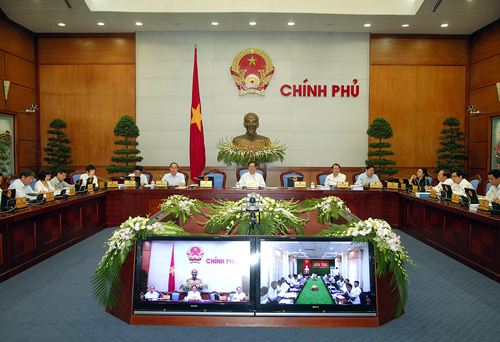Thủ tướng Nguyễn Tấn Dũng chủ trì phiên họp Chính phủ thường kỳ tháng 6/2013 (đầu cầu Hà Nội). Ảnh VGP/Nhật Bắc