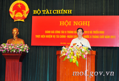 Thủ tướng Nguyễn Tấn Dũng chỉ đạo Ngành Tài chính. Nguồn: mof.gov.vn