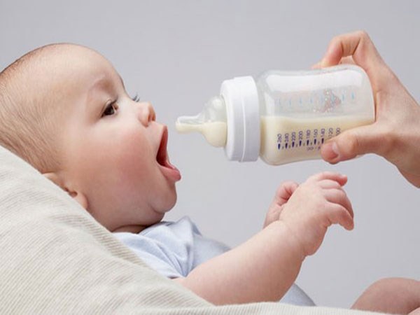 Bộ Tài chính yêu cầu loại chi phí quảng cáo ra khỏi cơ cấu giá của các sản phẩm sữa dành cho trẻ dưới 24 tháng tuổi. Nguồn: internet 