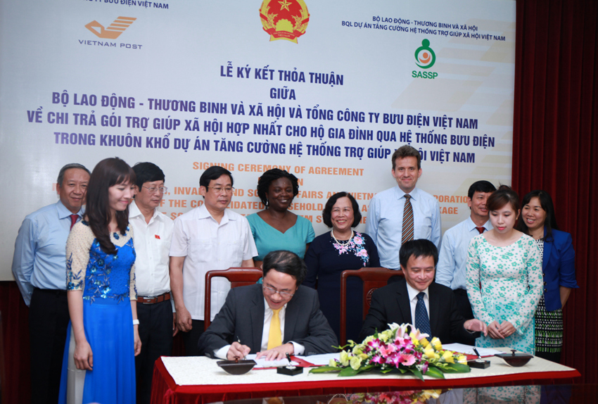 Bộ Lao động - Thương binh và Xã hội và Tổng công ty Bưu điện Việt Nam (BĐVN) đã ký kết thỏa thuận cung cấp dịch vụ chi trả “Gói trợ cấp xã hội hợp nhất cho hộ gia đình” qua bưu điện. Nguồn ảnh: internet. 