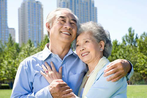 Nên mua Bảo hiểm hưu trí cho người cao tuổi. Nguồn ảnh: internet