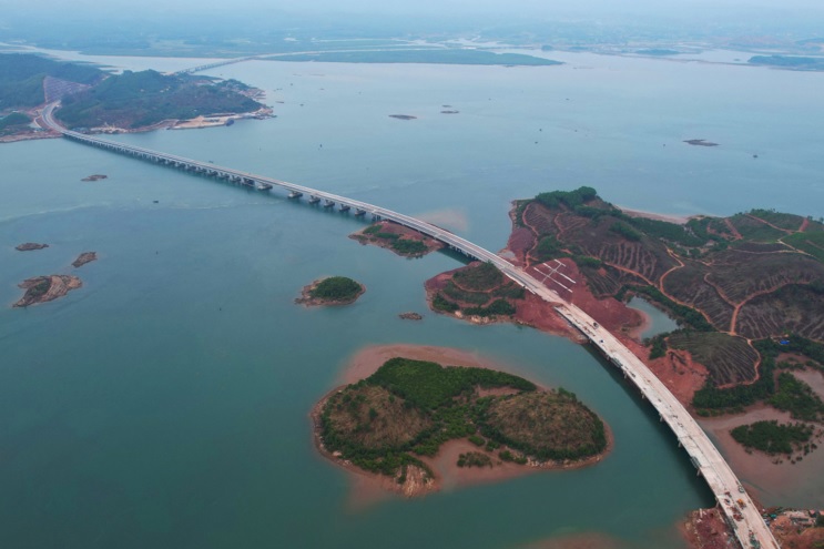 Cao tốc Vân Đồn - Tiên Yên dài 16,08km với 4 làn xe, tổng mức đầu tư gần 3.600 tỷ đồng.