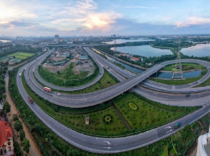 Hạ tầng giao thông được chú trọng phát triển giúp thay đổi diện mạo quận Hoàng Mai.
