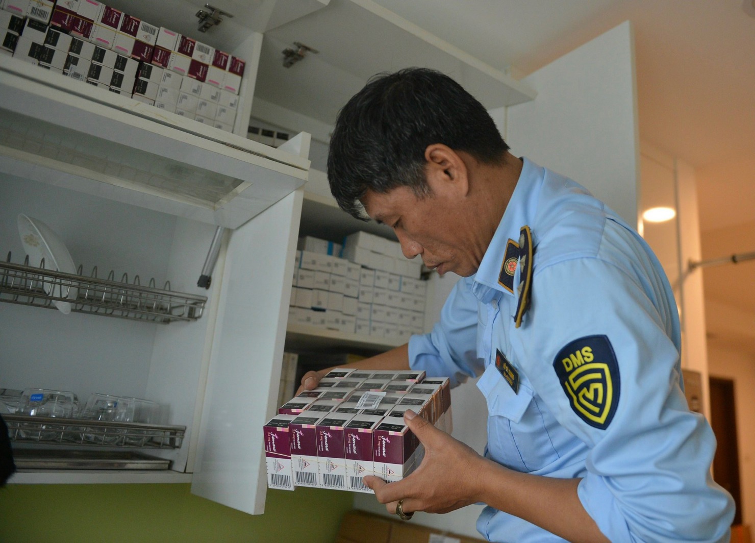 Phát hiện kho thuốc tây bất hợp pháp tại căn hộ chung cư cao cấp ở Hà Nội - Ảnh 1