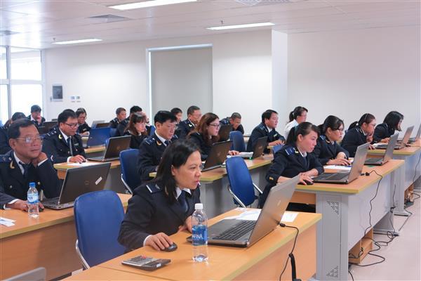 Cán bộ công chức tham gia đánh giá năng lực tại Cục Hải quan Đà Nẵng. 