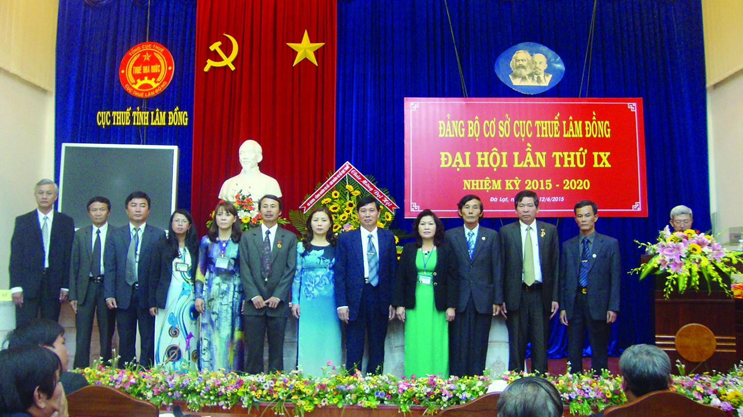 Ban Chấp hành Đảng bộ Cục Thuế tỉnh Lâm Đồng nhiệm kỳ 2015 -2020 ra mắt Đại hội.