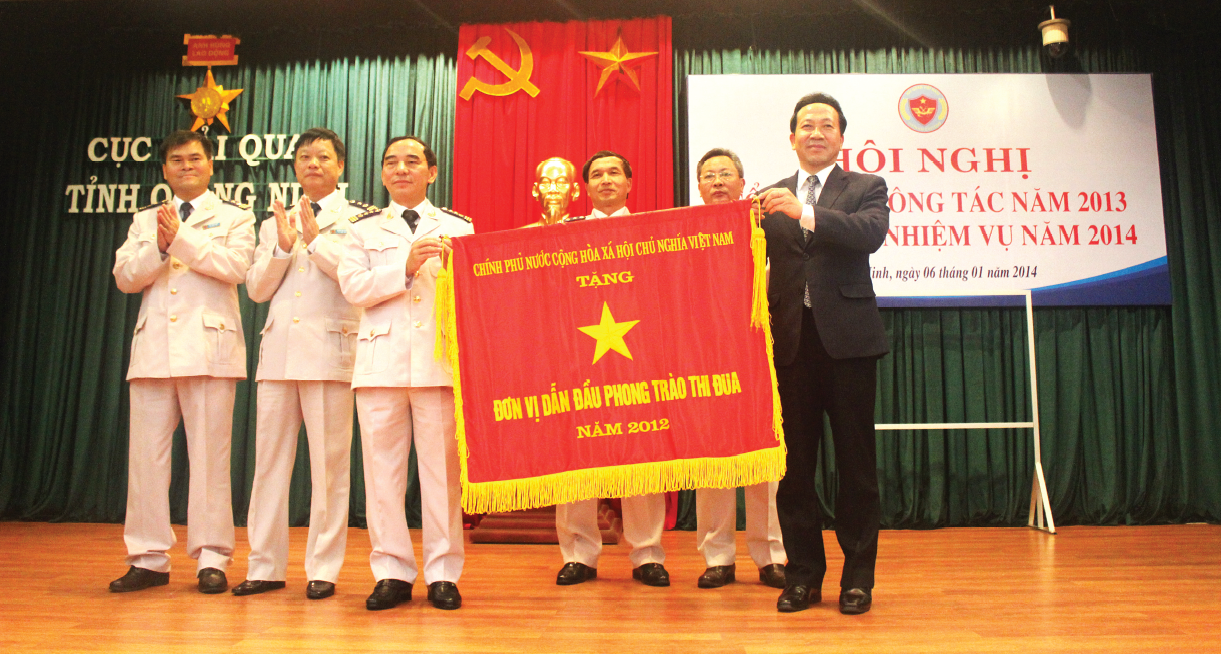 Cục Hải quan tỉnh Quảng Ninh đón nhận danh hiệu đơn vị xuất sắc dẫn đầu phong trào thi đua của Chính phủ trao tặng (năm 2012)