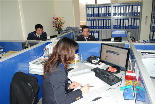 Ứng dụng công nghệ thông tin trong hoạt động nghiệp vụ tại Cục Hải quan Hà Nội. Nguồn: PV.