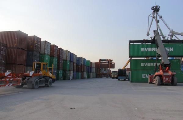 Hoạt động xuất nhập khẩu ở cảng Green Port, Hải Phòng. Nguồn: PV.