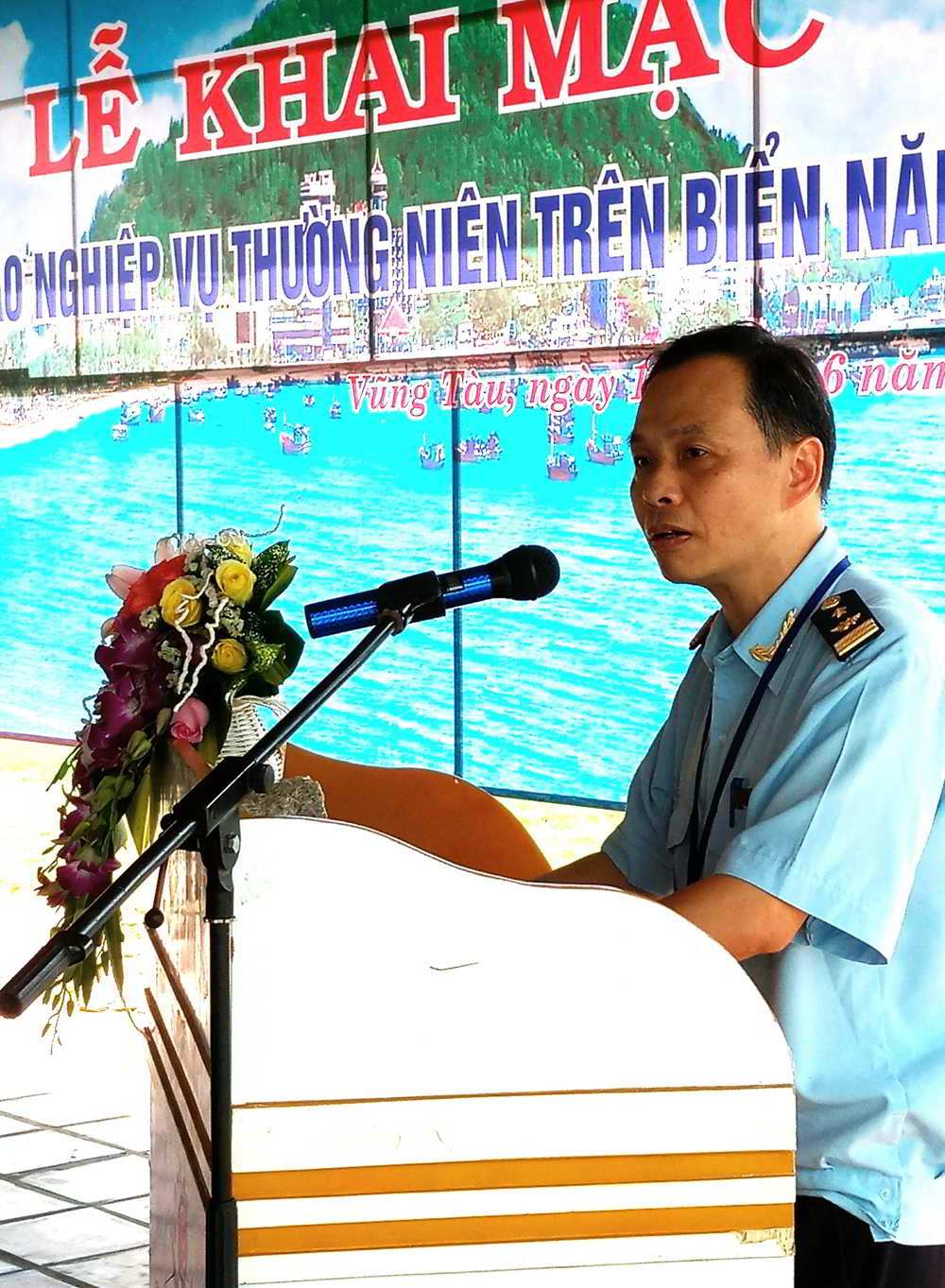 Phó Chủ tịch thường trực Công đoàn Tổng cục Hải quan Trần Tuấn Anh phát biểu khai mạc hội thao. Nguồn: PV.