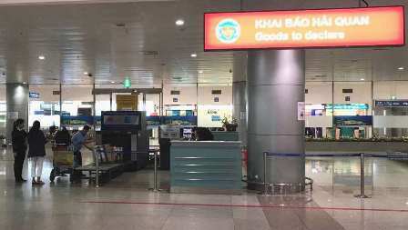 Hoạt động nhập cảnh tại sân bay quốc tế Tân Sơn Nhất. Nguồn: PV.