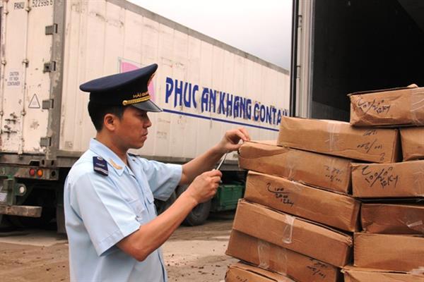 CBCC Chi cục Hải quan Bắc Phong Sinh, Cục Hải quan Quảng Ninh kiểm tra hàng hóa tại cửa khẩu. Nguồn: PV.