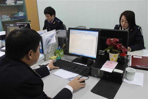 Hoạt động kiểm tra sau thông quan tại Chi cục Kiểm tra sau thông quan Cục Hải quan Lào Cai. Nguồn: PV.
