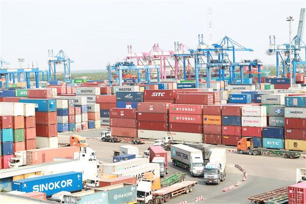 Hàng hóa nhập khẩu tại cảng Cát Lái. Nguồn: PV.