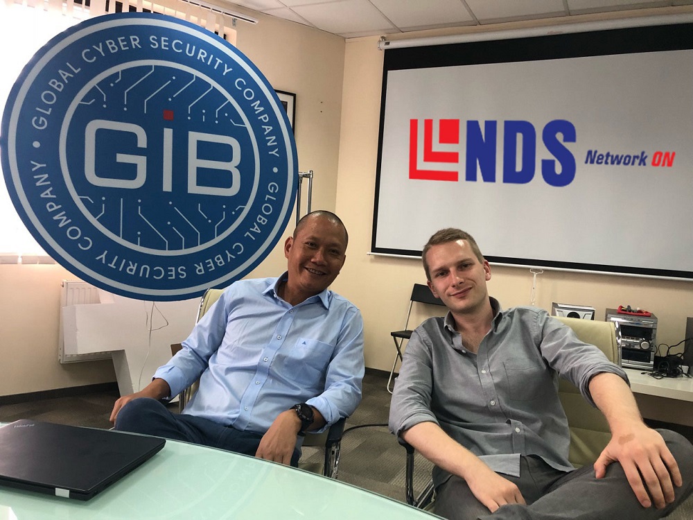 Ông Nguyễn Duy Hải (NDS) và ông Tim Bobak (Group-IB) tại một buổi làm việc ở Moscow.