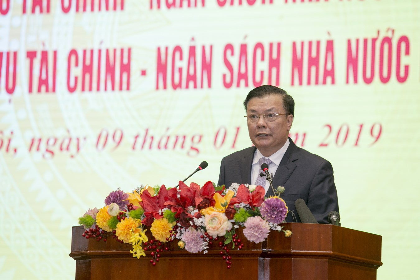 Bộ trưởng Đinh Tiến Dũng phát biểu về việc thực hiện nhiệm vụ tài chính – ngân sách nhà nước năm 2019 tại Hội nghị Tổng kết công tác năm 2018 và triển khai nhiệm vụ tài chính – NSNN năm 2019 của Bộ Tài chính.