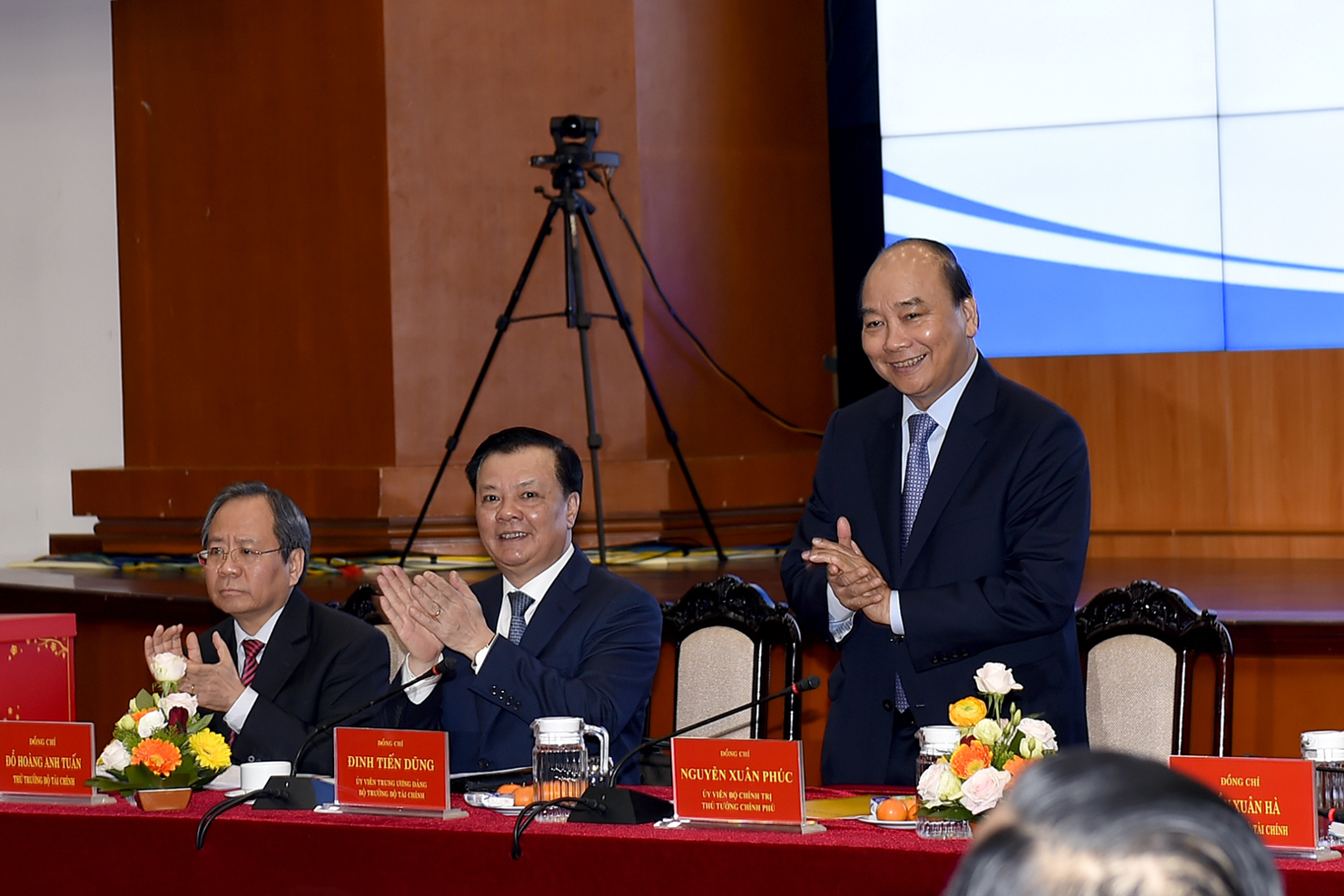 Thủ tướng Chính phủ Nguyễn Xuân Phúc đến dự và chỉ đạo Hội nghị trực tuyến tổng kết công tác tài chính – ngân sách nhà nước năm 2019, triển khai nhiệm vụ tài chính – ngân sách nhà nước năm 2020 của Bộ Tài chính.
