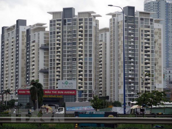  Tại các đô thị lớn như Hà Nội, TP. Hồ Chí Minh, nguồn cung mới từ các dự án bất động sản đô thị và nhà ở giảm mạnh, đây cũng là nguyên nhân chính đẩy giá căn hộ chung cư tăng. Ảnh minh họa: TTXVN 