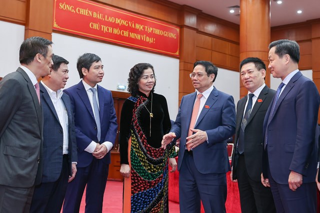 Thủ tướng Phạm Minh Chính trao đổi với Lãnh đạo Bộ Tài chính bên lề Hội nghị tổng kết công tác tài chính – ngân sách nhà nước năm 2021, triển khai nhiệm vụ tài chính – ngân sách nhà nước năm 2022
