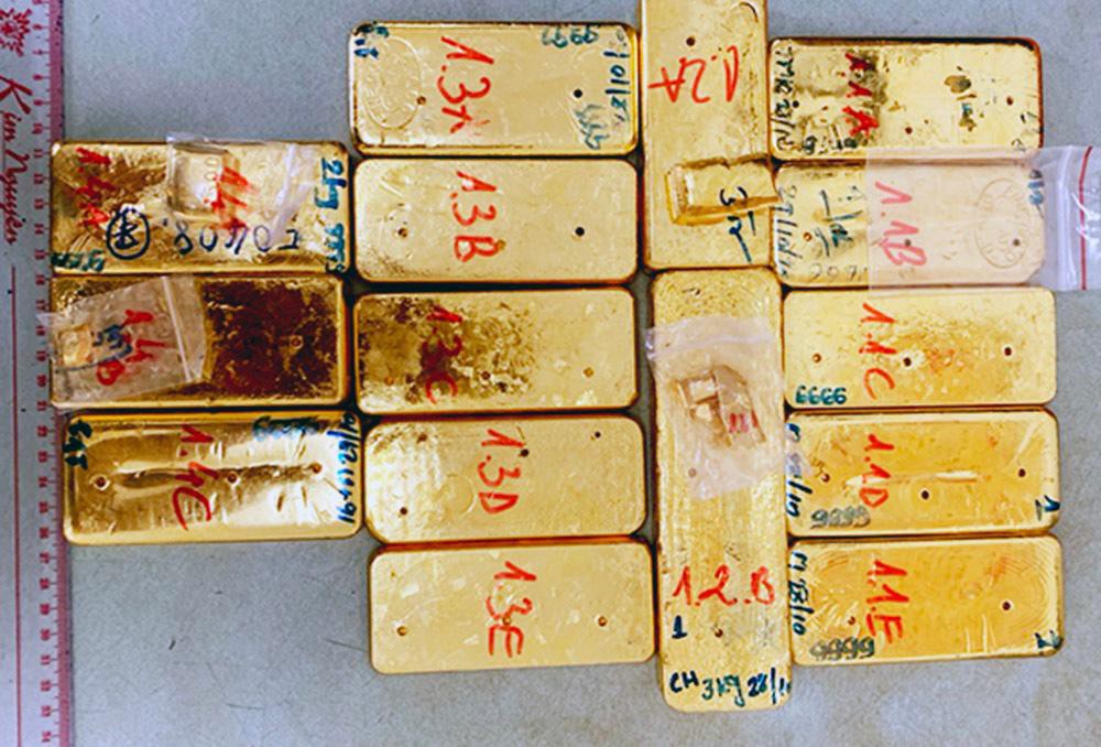 Số vàng lậu bắt giữ từ vụ buôn lậu do Nguyễn Thị Kim Hạnh (tức Mười Tường) cầm đầu - Ảnh: Công an An Giang