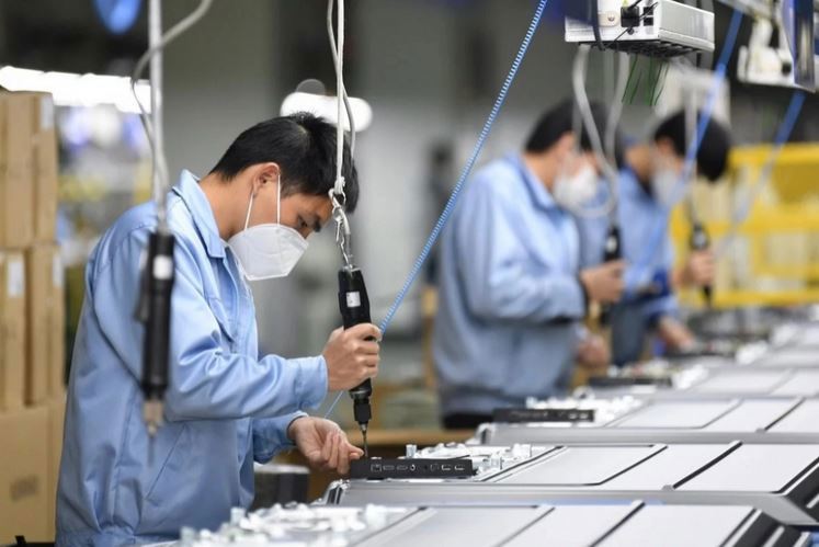 Chính quyền Trung Quốc yêu cầu nhiều doanh nghiệp nối lại sản xuất để giải cứu nền kinh tế. Ảnh: Xinhua.