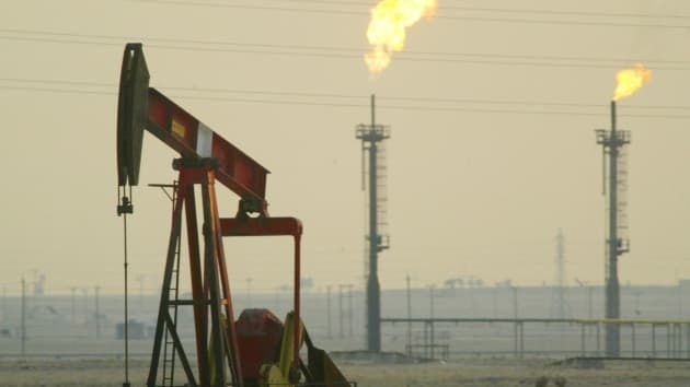 Một máy bơm tại mỏ dầu ở Kuwait, gần biên giới với Ả Rập Xê-út.