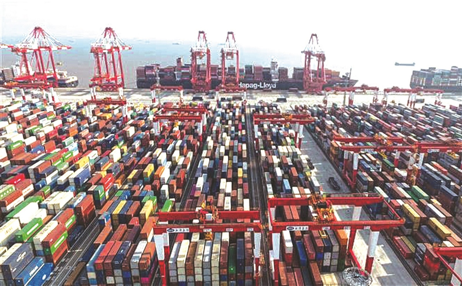 Xuất nhập khẩu của Trung Quốc giảm mạnh trong tháng 2.