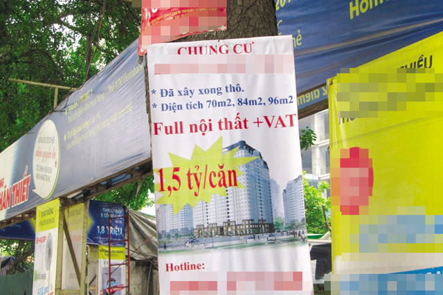 Thông tin bán căn hộ xuất hiện nhan nhản trên đường phố Hà Nội. Nguồn: internet