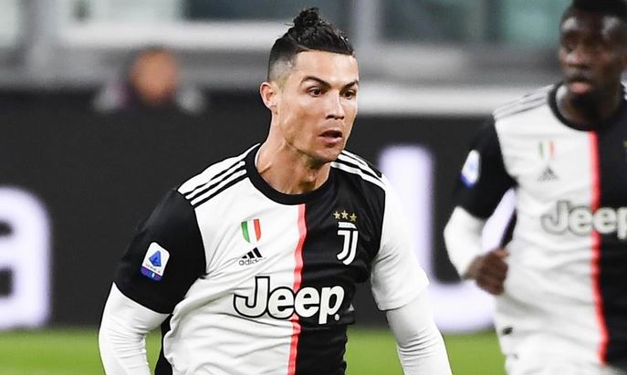  Ronaldo đồng ý giảm lương, giúp Juventus vượt khó. Ảnh: AP 