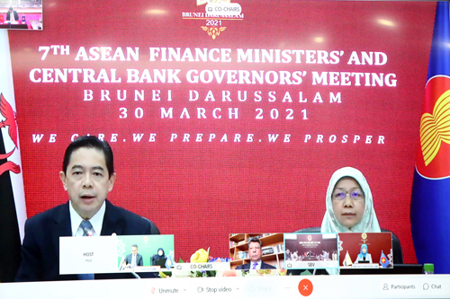 Bộ trưởng Tài chính và Kinh tế II Bruinei và Giám đốc điều hành Cơ quan tiền tệ Brunei chủ trì Hội nghị AFMGM lần thứ 7.