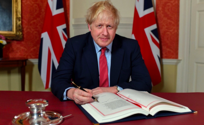 Thủ tướng Anh Boris Johnson hiện là lãnh đạo đầu tiên của một quốc gia nhiễm COVID-19.  Ảnh: CNN