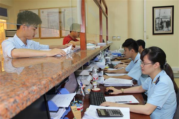 Hoạt động nghiệp vụ tại Chi cục Hải quan cửa khẩu Móng Cái, Cục Hải quan Quảng Ninh. Nguồn: internet