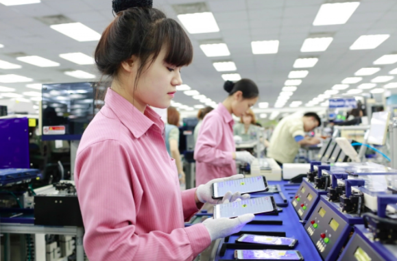 Công nhân làm việc tại nhà máy Samsung Thái Nguyên. Nguồn: internet