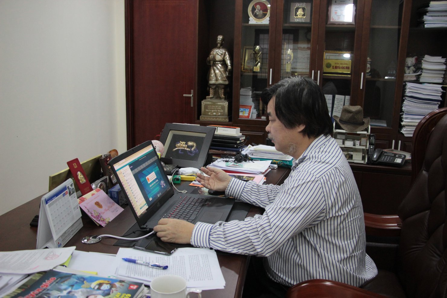 Tổng cục trưởng Tổng cục Giáo dục nghề nghiệp Nguyễn Hồng Minh chỉ đạo tại Hội nghị trực tuyến.