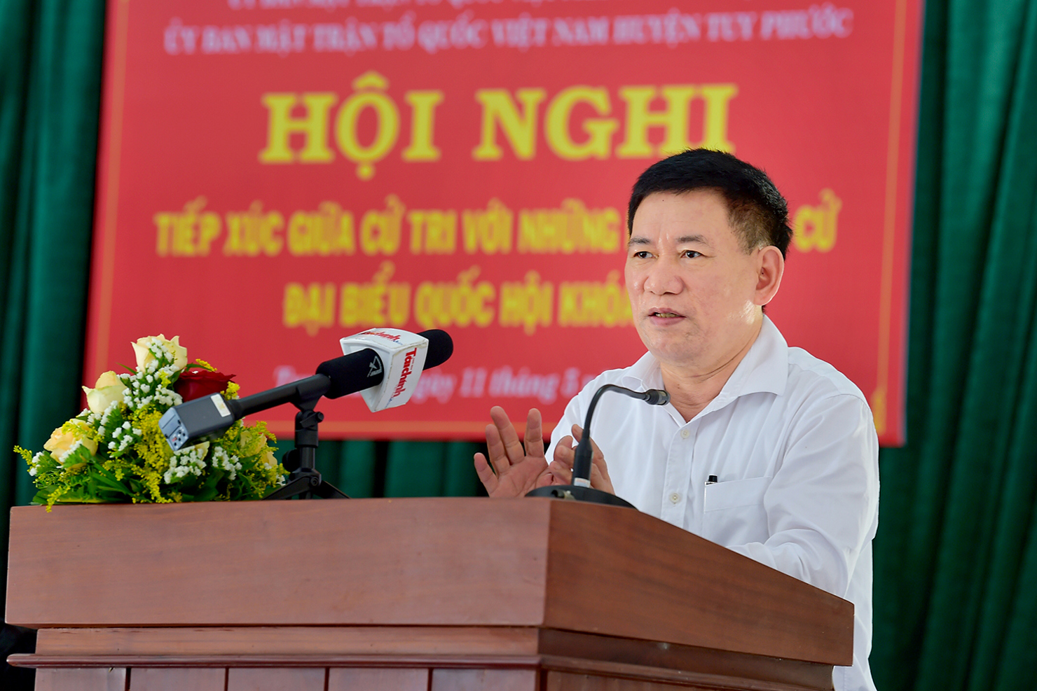 Bộ trưởng Bộ Tài chính Hồ Đức Phớc trình bày chương trình hành động của mình trước cử tri.