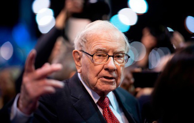 Warren Buffett kiếm tiền bằng cách đầu tư và sở hữu những công ty tốt trong một thời gian dài. Nguồn: internet