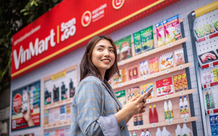 Lần đầu tiên tại Việt Nam, siêu thị ảo VinMart (Virtual Store) chính thức hoạt động.