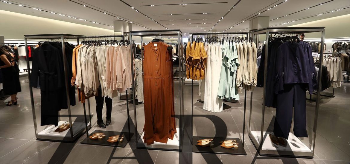 Sau ba năm có mặt trên thị trường Việt Nam, thương hiệu thời trang  Zara thu về gần 3.100 tỷ đồng.