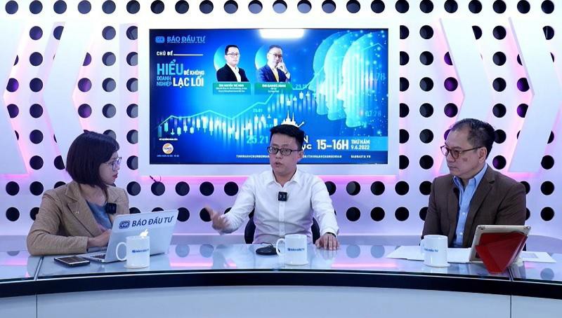 Ông Quan Đức Hoàng (bìa phải) và ông Nguyễn Thế Minh chia sẻ tại talkshow.