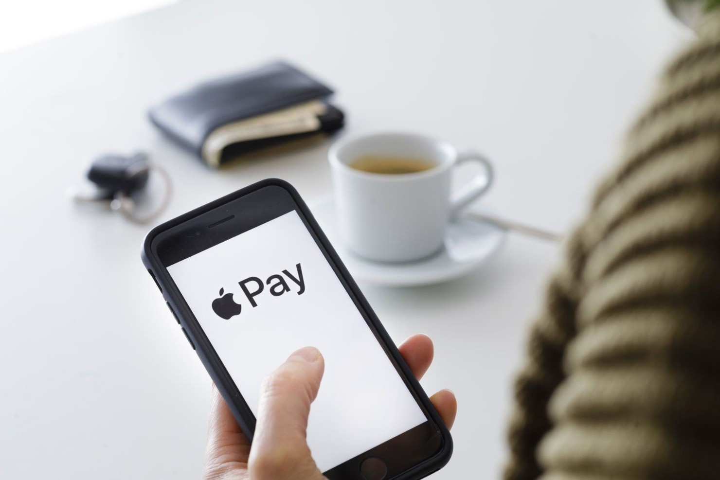 Apple Pay sẽ bị xem xét có vi phạm các quy tắc cạnh tranh của EU hay không. Ảnh: Engadget