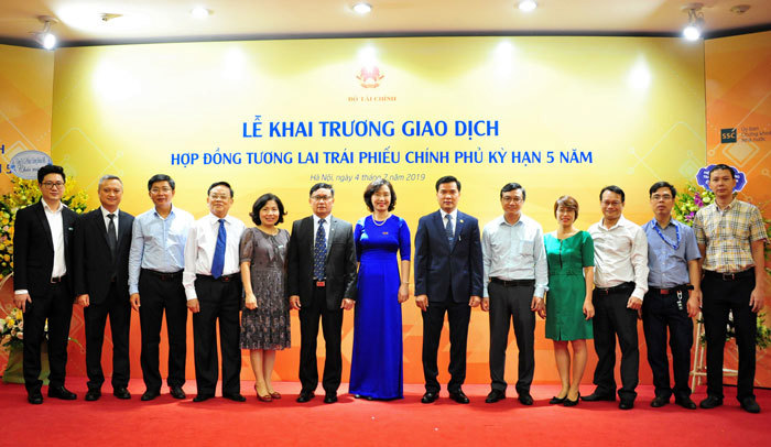 Đại diện đội ngũ xây dựng giải pháp của VietinBank chụp ảnh lưu niệm cùng các vị đại biểu.