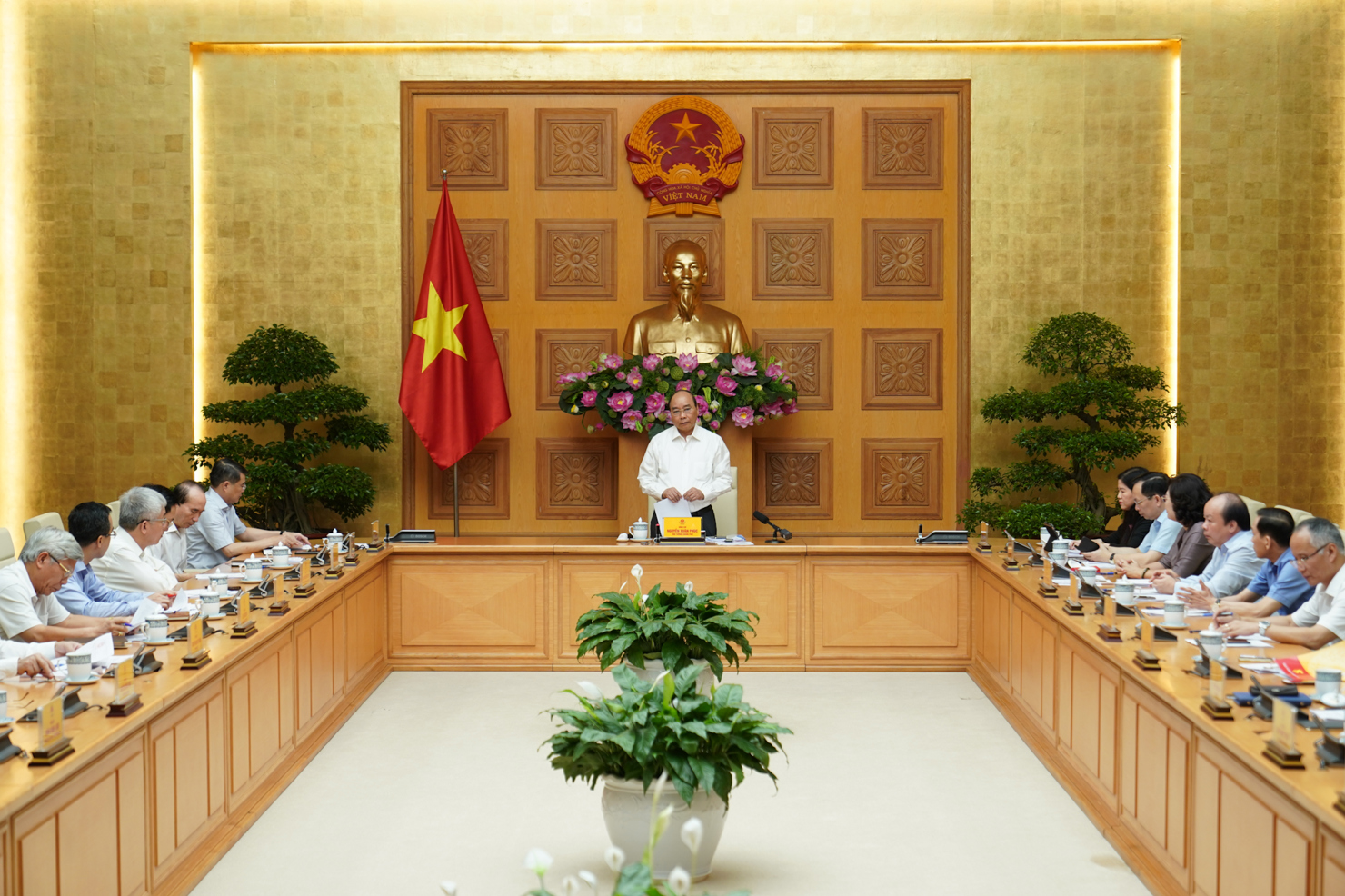 Thủ tướng Nguyễn Xuân Phúc phát biểu kết luận cuộc họp. Ảnh: VGP/Quang Hiếu