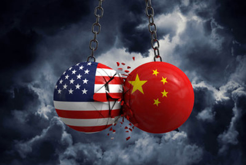  Căng thẳng giữa Trung Quốc và Hoa Kỳ tiếp tục căng thẳng vì các lệnh trừng phạt kinh tế lẫn nhau. Minh họa của Bloomberg 