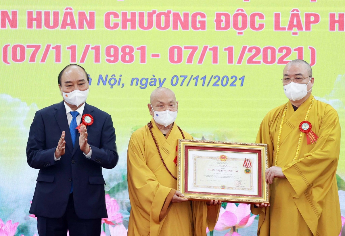 Tại buổi lễ, thay mặt lãnh đạo Đảng, Nhà nước, Chủ tịch nước Nguyễn Xuân Phúc đã trao Huân chương Độc lập hạng Nhất tặng Giáo hội Phật giáo Việt Nam.
