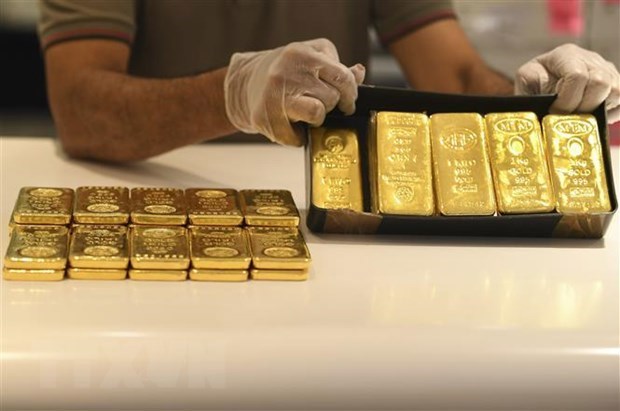 Chuyên gia nhận định giá vàng có thể chạm mức 2.000 USD/ounce vào cuối năm nay. (Ảnh: AFP/TTXVN)