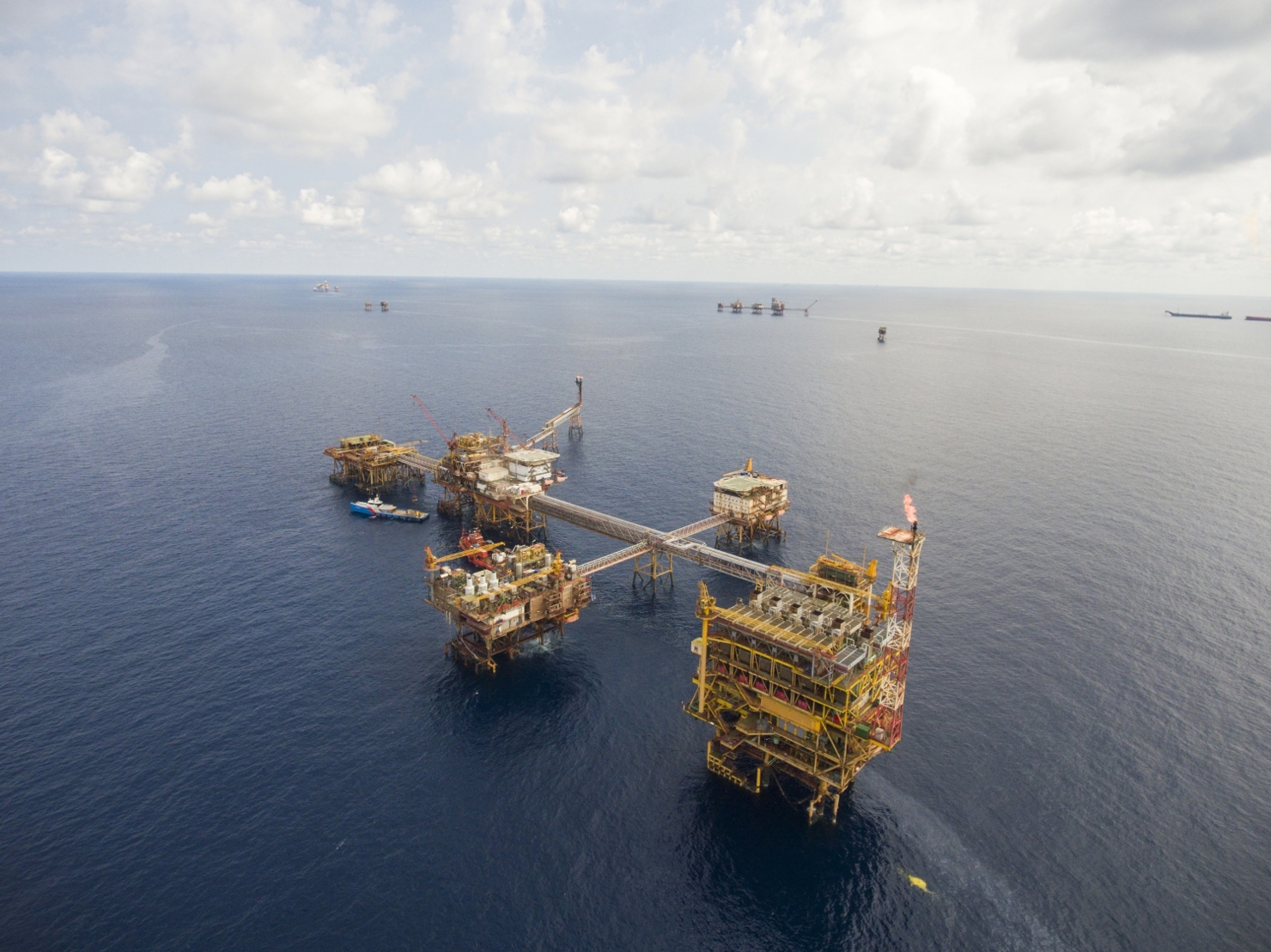 Các tổ chức trên thế giới đưa ra nhiều con số ước lượng khác nhau về các trữ lượng dầu khí ở biển Đông. Nguồn: internet